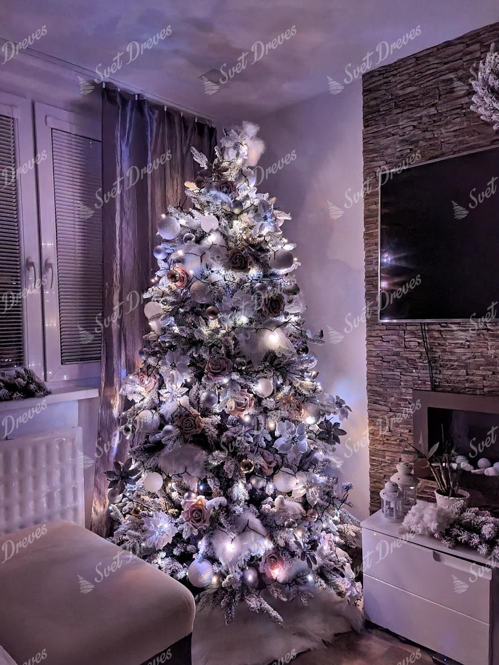 Zlata izdaja LED osvetlitve za drevo Twinkly LED