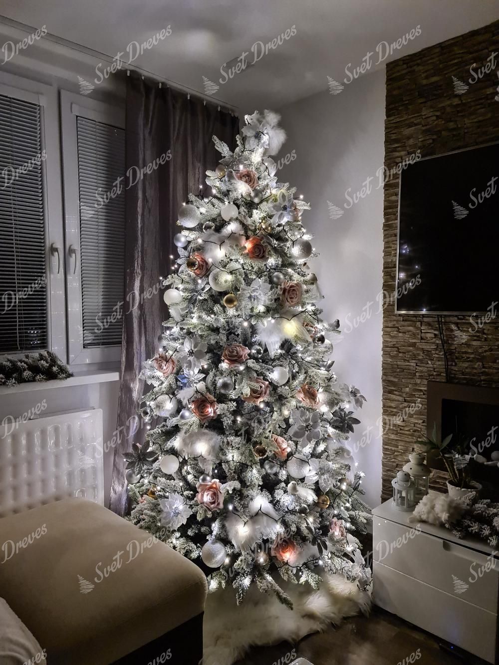 Zlata izdaja LED osvetlitve za drevo Twinkly LED