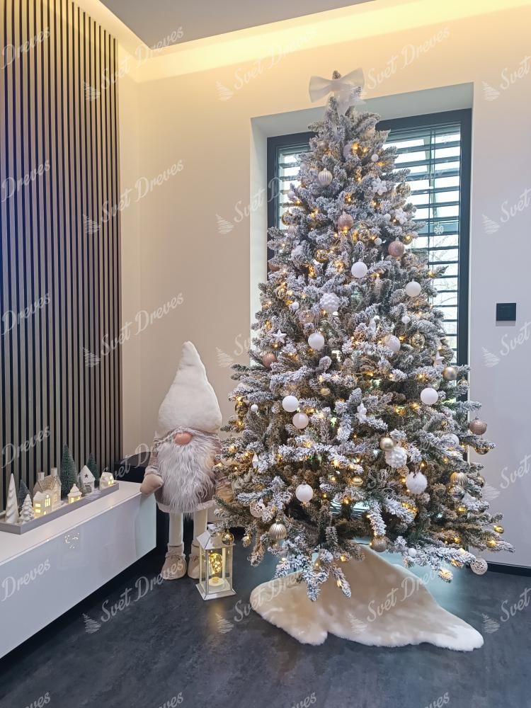 Umetno božično drevo Smreka Nordijska 210cm 500LED